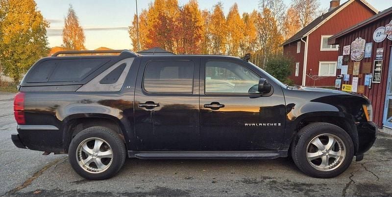 Svart Begagnad 2009 Chevrolet Avalanche Van | 149 900 kr - Bild 1/4