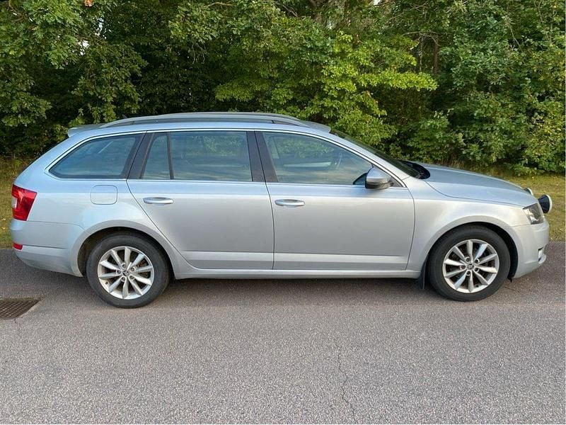 Silver Begagnad 2015 Skoda Octavia Ambition Kombi | 69 900 kr (Superpris) - Bild 1/4