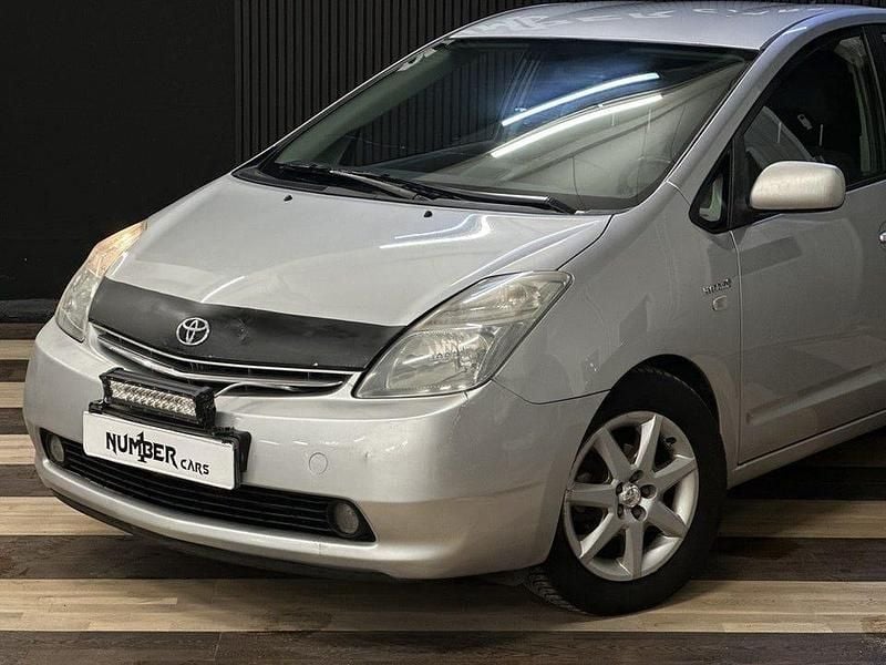 Begagnad Toyota Prius 112 HK (82 kW) 2006 Silver Halvkombi