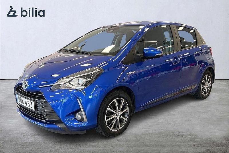Blå Begagnad 2019 Toyota Yaris Hybrid Halvkombi | 169 900 kr (Bra pris) - Bild 1/3