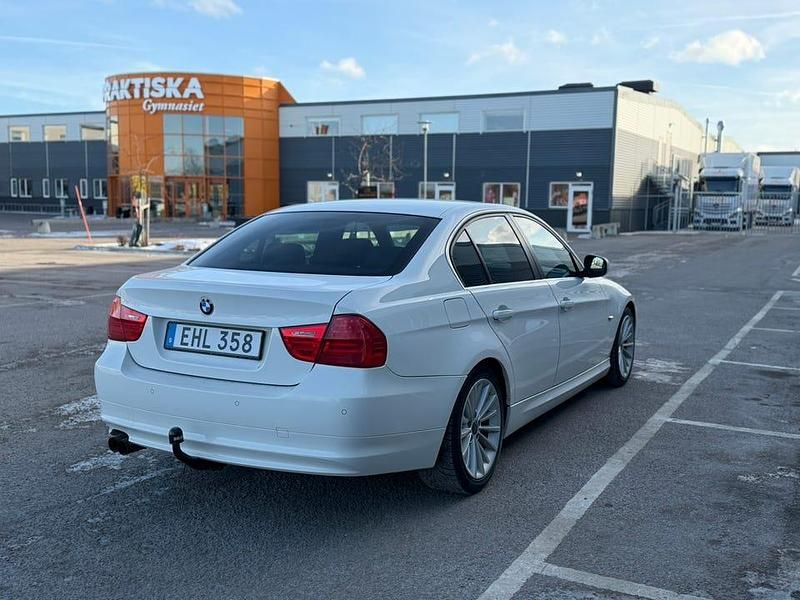 Begagnad BMW 325 218 HK (160 kW) 2010 Sedan