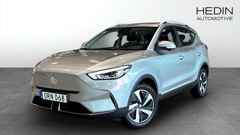 Grå (grey) Begagnad 2021 MG ZS Luxury Sedan | 249 900 kr (Superpris) - Bild 1/4
