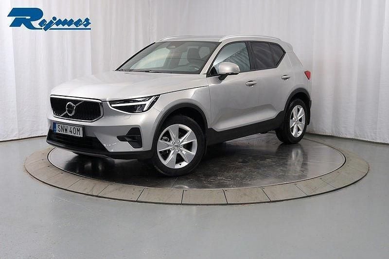 Silver Begagnad 2023 Volvo XC40 Core SUV | 349 900 kr (Marknadspris) - Bild 1/4