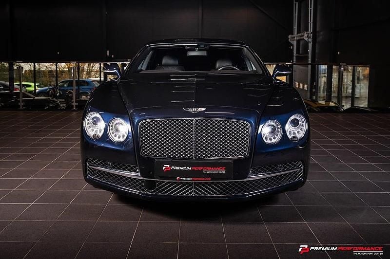 Begagnad Bentley Flying Spur Mulliner 626 HK (460 kW) 2016 Blå Sedan