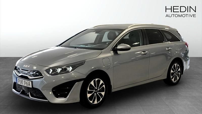 Grå (silver) Begagnad 2022 Kia Ceed Sportswagon Advance Kombi | 239 900 kr (Marknadspris) - Bild 1/4