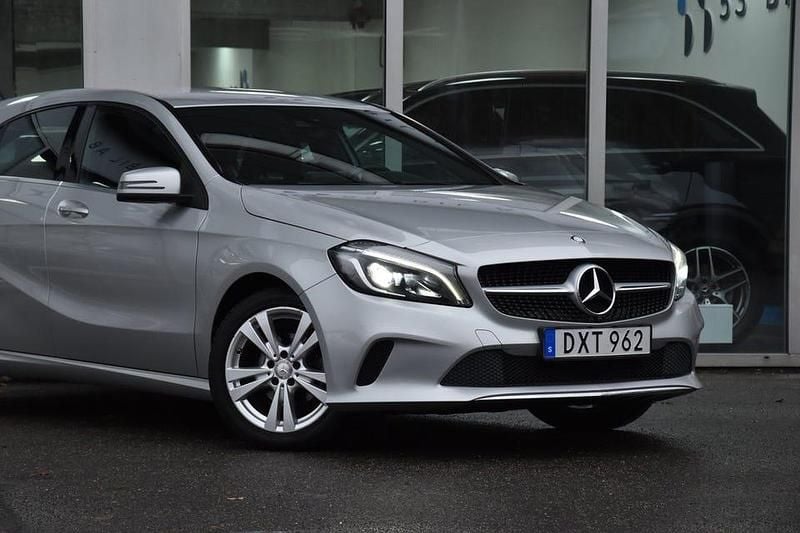Begagnad Mercedes A180 109 HK (80 kW) 2016 Silver Halvkombi