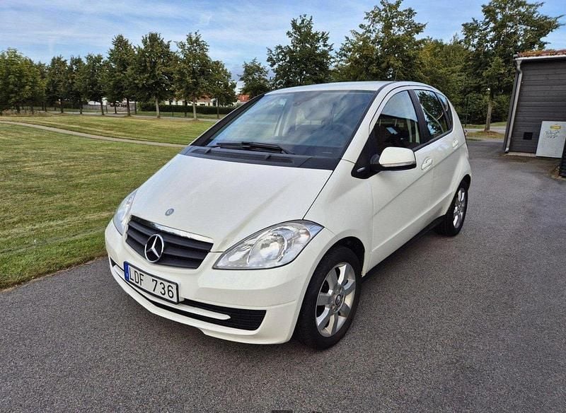 Vit Begagnad 2011 Mercedes A160 Classic Halvkombi | 34 900 kr (Marknadspris) - Bild 1/4