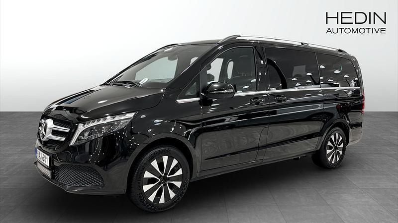 Svart Begagnad 2023 Mercedes V250 Minibuss | 659 000 kr - Bild 1/4