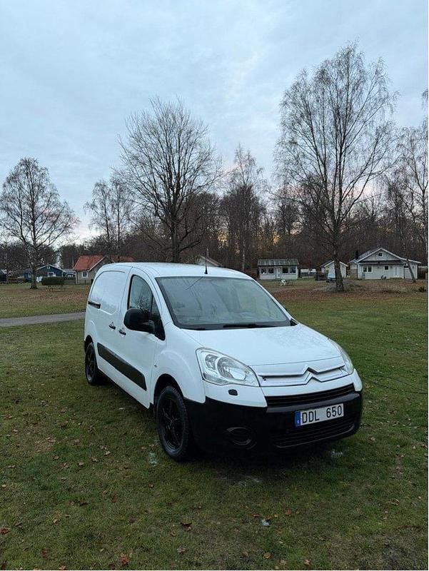 Vit Begagnad 2010 Citroën Berlingo Van | 30 000 kr (Marknadspris) - Bild 1/4