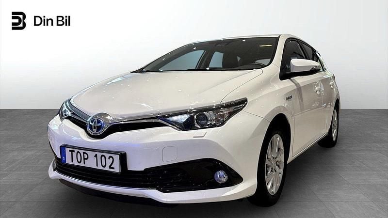 Vit Begagnad 2016 Toyota Auris Hybrid Halvkombi | 169 900 kr (Marknadspris) - Bild 1/4