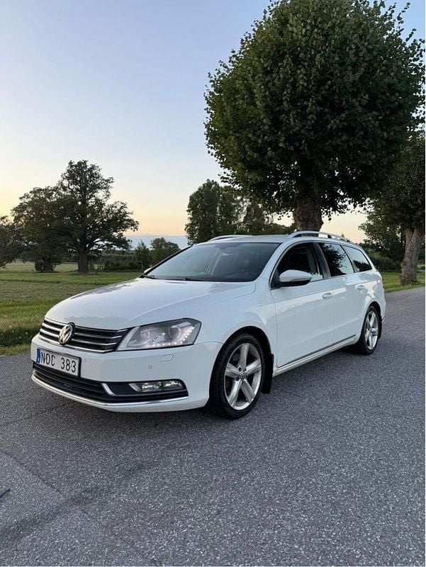 Vit Begagnad 2011 VW Passat GT Kombi | 59 899 kr (Bra pris) - Bild 1/4