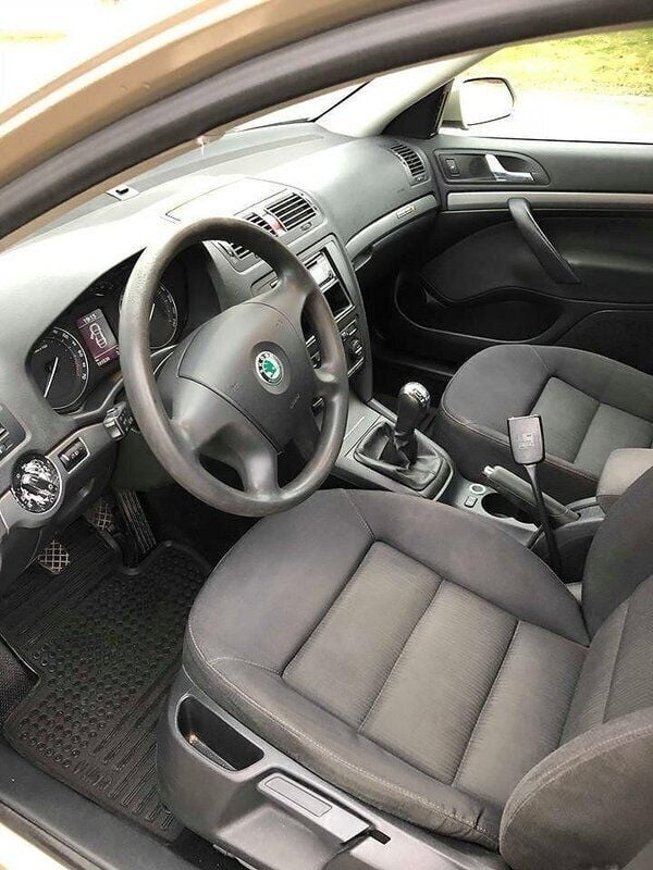 Begagnad Skoda Octavia Elegance 150 HK (110 kW) 2005 Ljusbrun Sedan