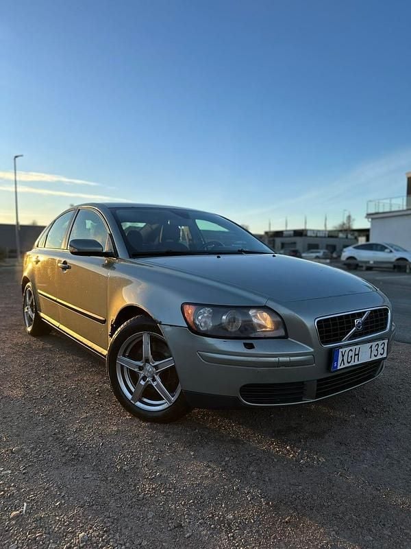 Begagnad 2006 Volvo S40 Sedan | 15 000 kr (Bra pris) - Bild 1/4
