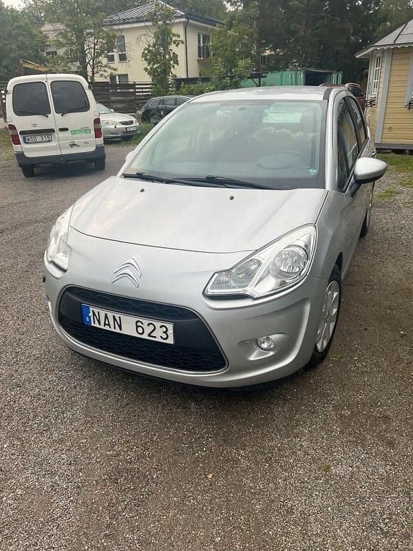 Silver Begagnad 2012 Citroën C3 Halvkombi | 59 500 kr (Bra pris) - Bild 1/4