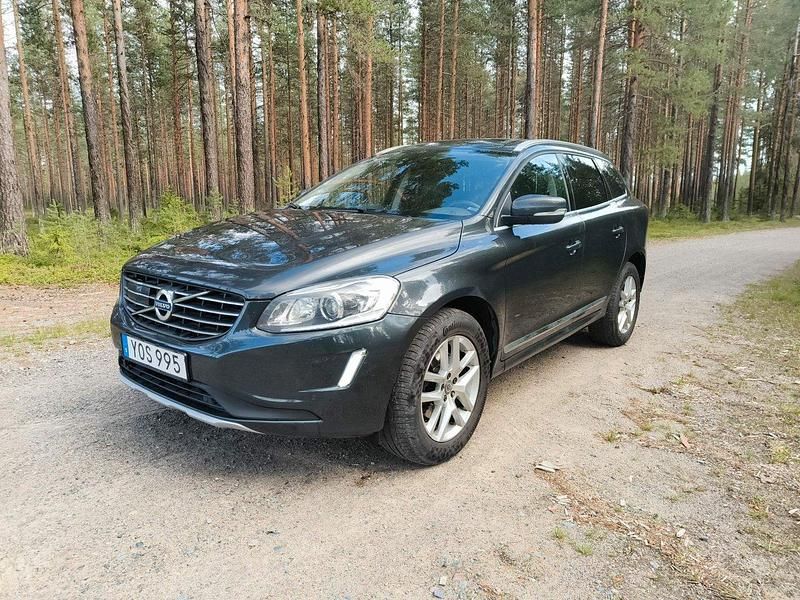 Grå Begagnad 2017 Volvo XC60 Standard SUV | 77 000 kr - Bild 1/4