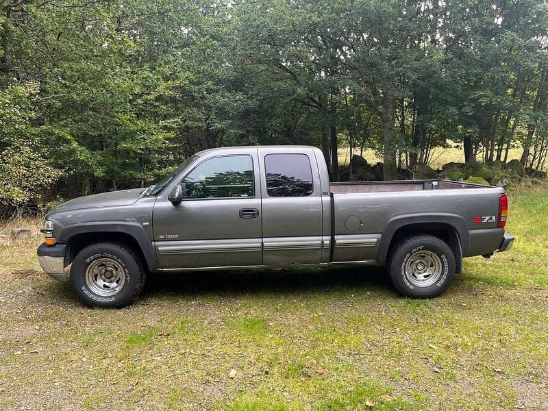 Grå Begagnad 2001 Chevrolet Silverado Sedan | 75 000 kr - Bild 1/4