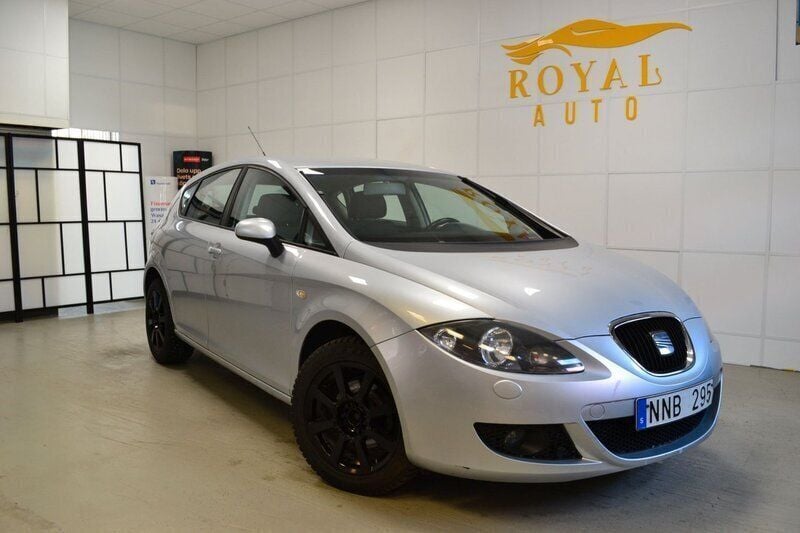 Silver Begagnad 2007 Seat Leon Halvkombi | 39 900 kr - Bild 1/4