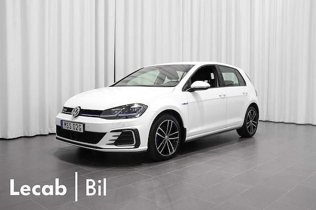 Vit Begagnad 2020 VW Golf VIII GTE Sedan | 209 500 kr (Bra pris) - Bild 1/4