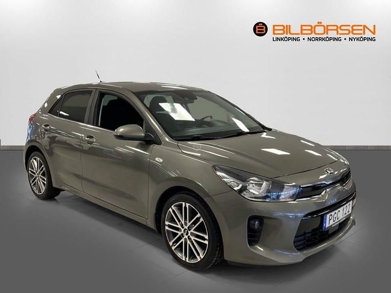 Begagnad Kia Rio Launch Edition 84 HK (61 kW) 2017 Sand track Halvkombi