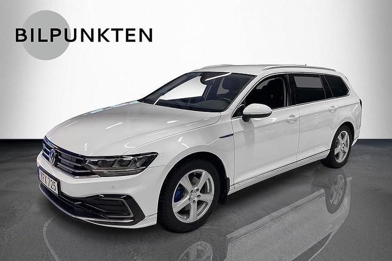 Vit Begagnad 2020 VW Passat GTE Kombi | 219 900 kr (Bra pris) - Bild 1/4