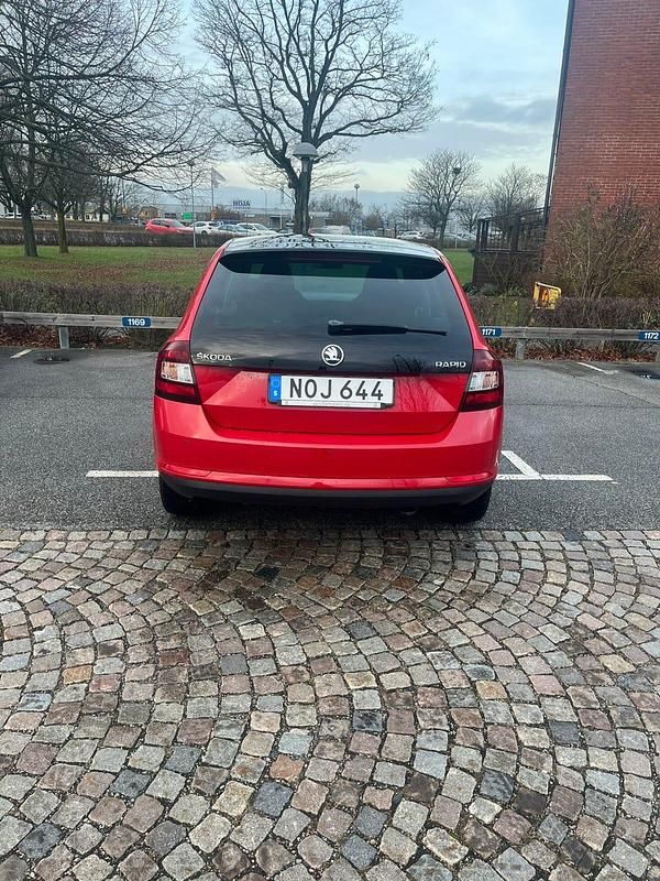 Begagnad Skoda Rapid 105 HK (77 kW) 2014 Halvkombi