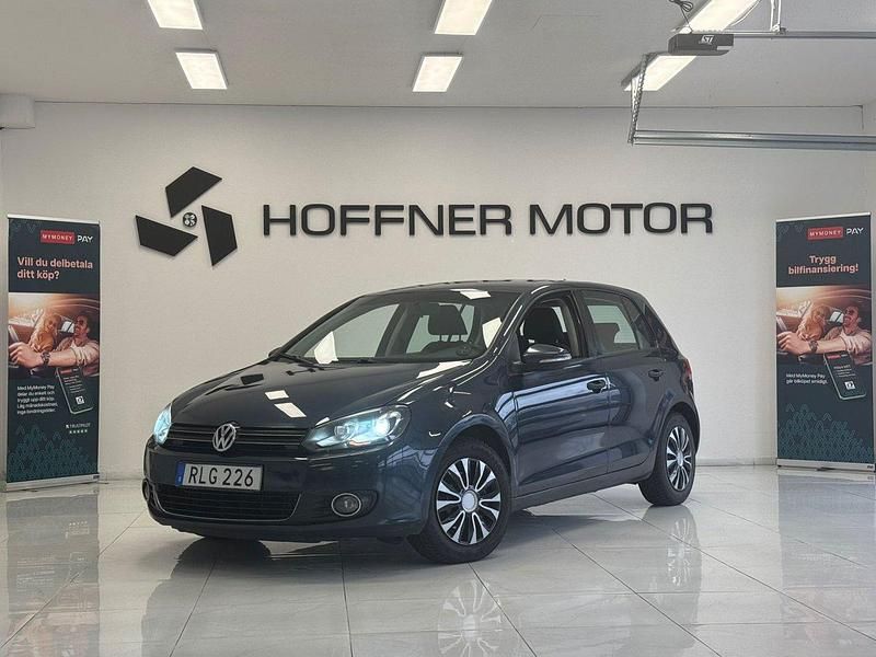 Mörkblå Begagnad 2009 VW Golf VI Comfortline Halvkombi | 49 000 kr (Marknadspris) - Bild 1/4