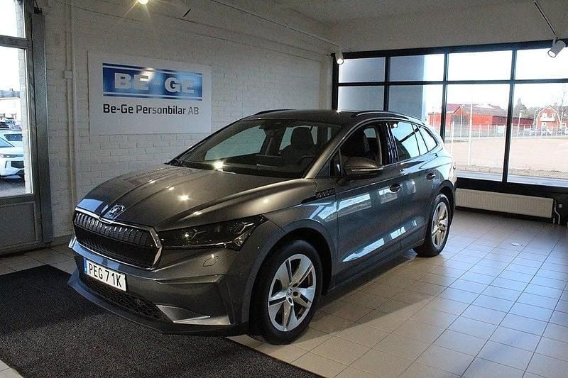 Grå Begagnad 2022 Skoda Enyaq iV SUV | 289 900 kr (Superpris) - Bild 1/4