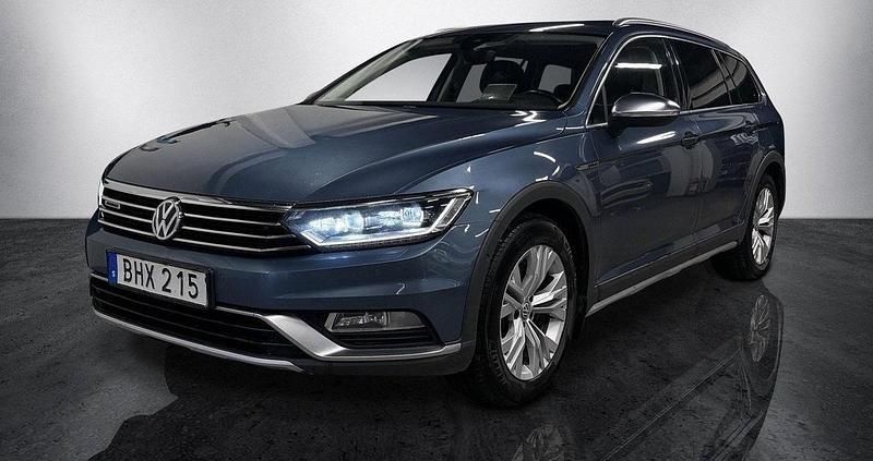 Blå Begagnad 2018 VW Passat Alltrack Kombi | 165 000 kr (Marknadspris) - Bild 1/4