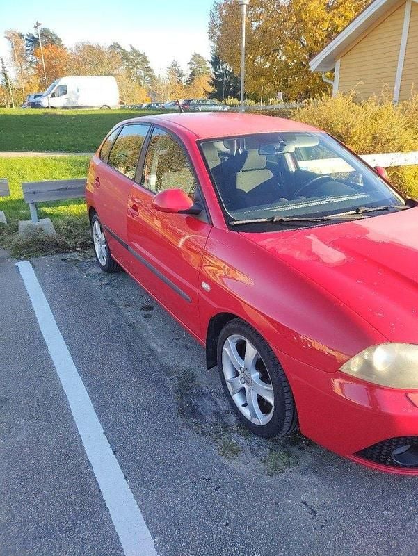 Röd Begagnad 2008 Seat Ibiza Halvkombi | 15 499 kr (Bra pris) - Bild 1/4