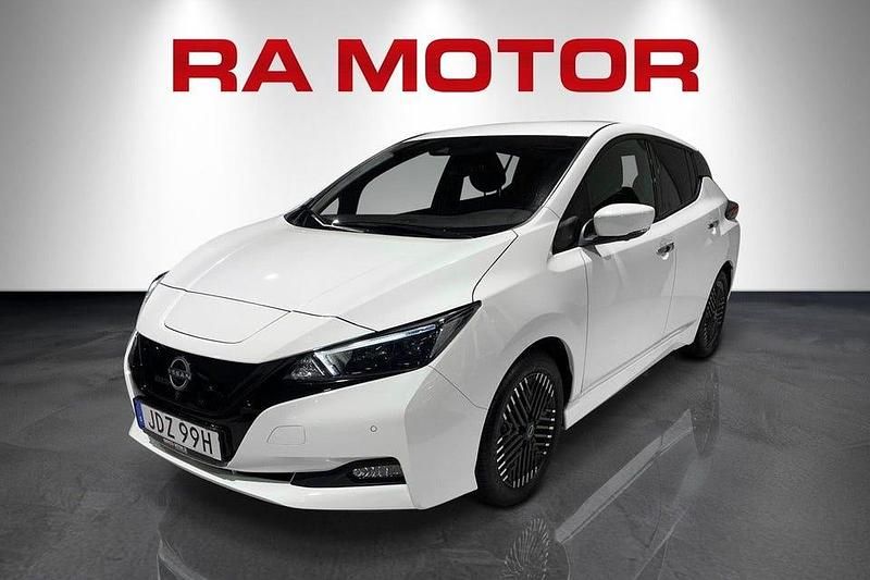 Vit Begagnad 2022 Nissan Leaf 360º Halvkombi | 178 800 kr (Marknadspris) - Bild 1/4
