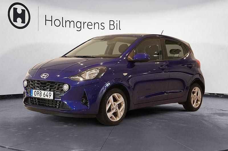 Blå Begagnad 2022 Hyundai i10 Essential Halvkombi | 129 800 kr (Marknadspris) - Bild 1/4