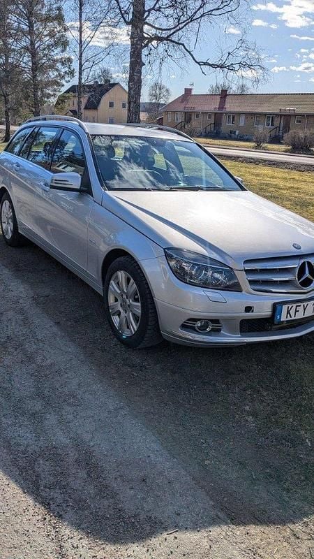 Silver Begagnad 2010 Mercedes C250 Avantgarde Kombi | 73 000 kr (Bra pris) - Bild 1/1
