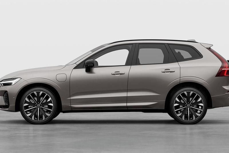 Grå Ny 2025 Volvo XC60 SUV | 655 800 kr (Dyr) - Bild 1/4
