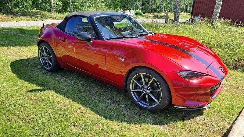Röd Begagnad 2015 Mazda MX5 Cab | 220 000 kr (Marknadspris) - Bild 1/4