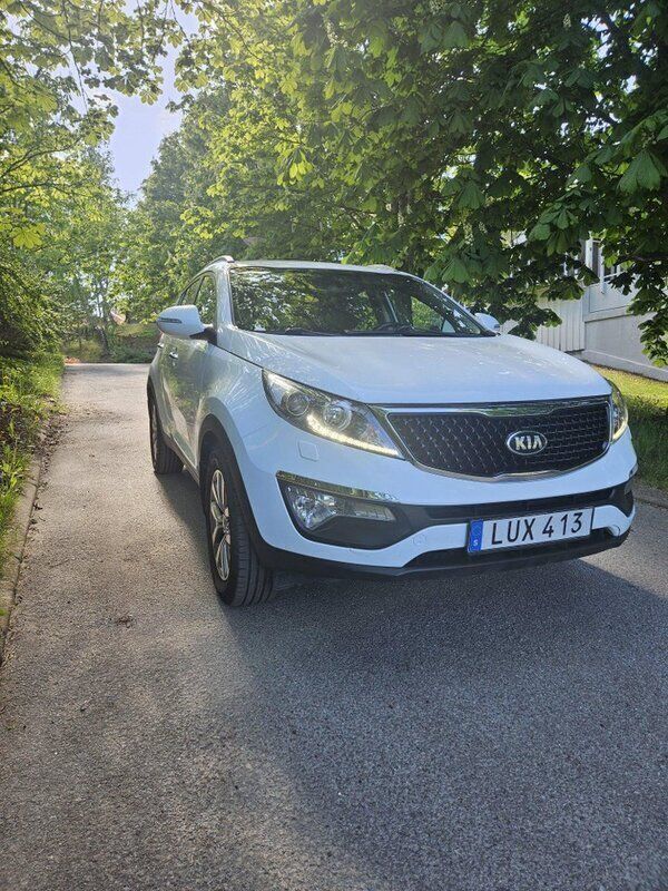 Vit Begagnad 2015 Kia Sportage Comfort SUV | 105 500 kr (Marknadspris) - Bild 1/4