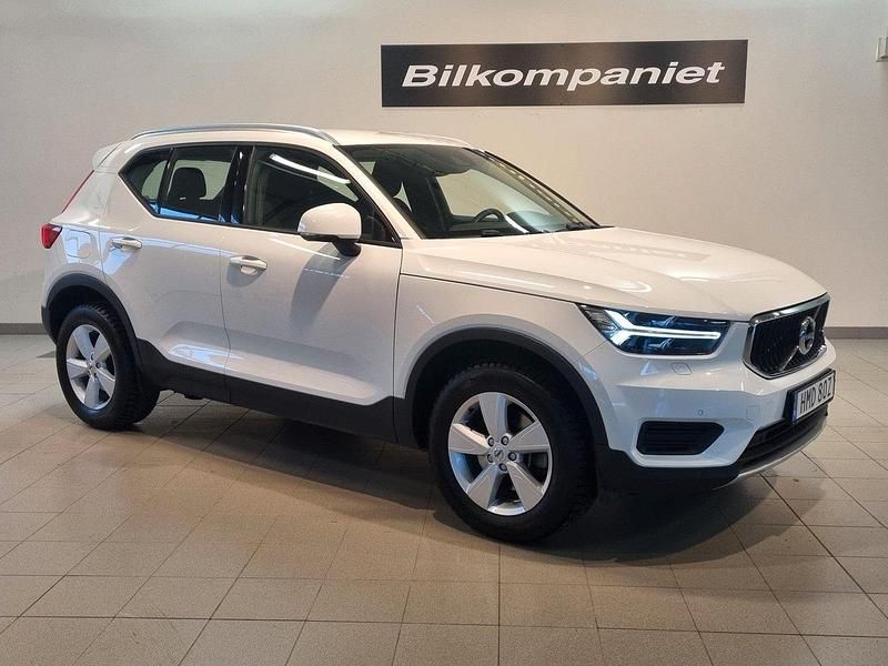 Vit Begagnad 2021 Volvo XC40 Momentum SUV | 289 900 kr (Marknadspris) - Bild 1/4