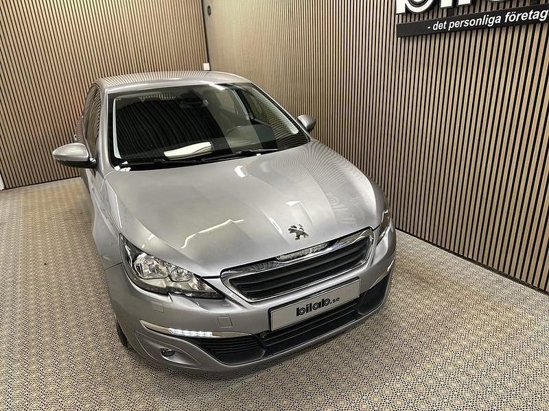 Silver Begagnad 2016 Peugeot 308 Halvkombi | 124 900 kr (Marknadspris) - Bild 1/4