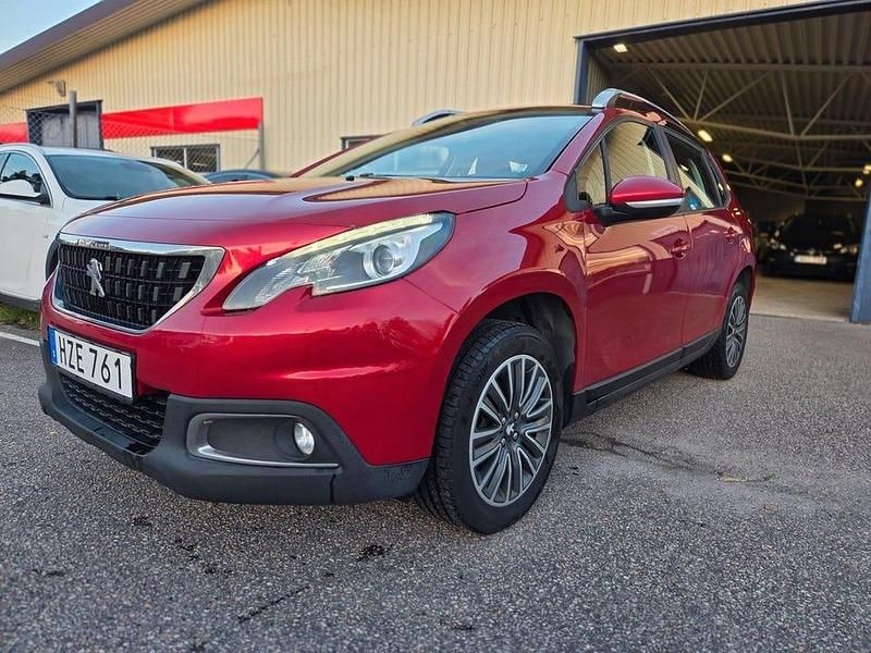 Mörkröd (röd) Begagnad 2017 Peugeot 2008 SUV | 75 000 kr (Marknadspris) - Bild 1/4