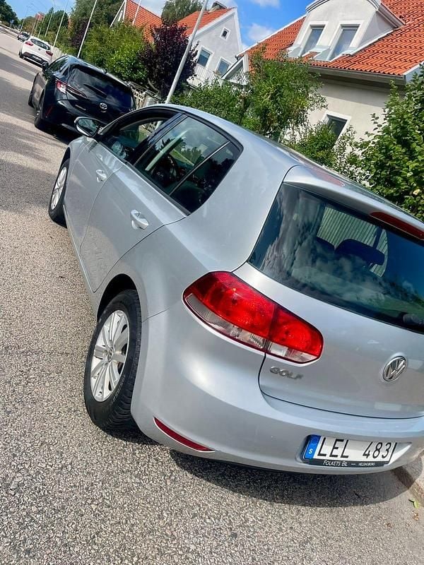 Begagnad VW Golf VI 102 HK (75 kW) 2011 Halvkombi