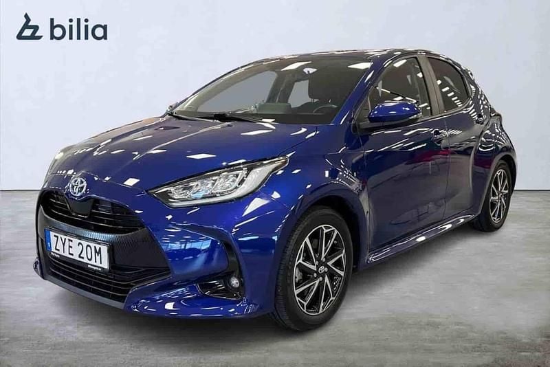 Blå Begagnad 2022 Toyota Yaris Hybrid Halvkombi | 219 900 kr (Marknadspris) - Bild 1/1