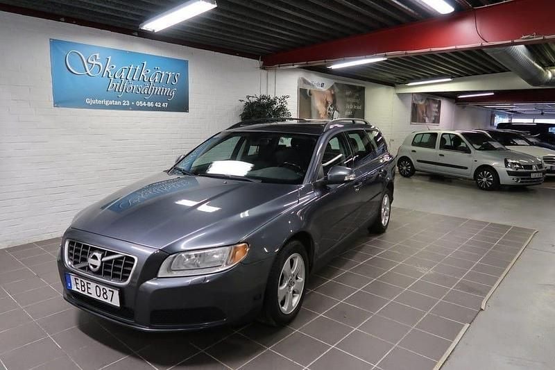 Grå Begagnad 2009 Volvo V70 Kombi | 69 000 kr (Marknadspris) - Bild 1/4