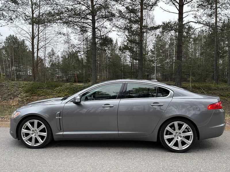 Grå Begagnad 2009 Jaguar XF Sedan | 59 000 kr - Bild 1/4