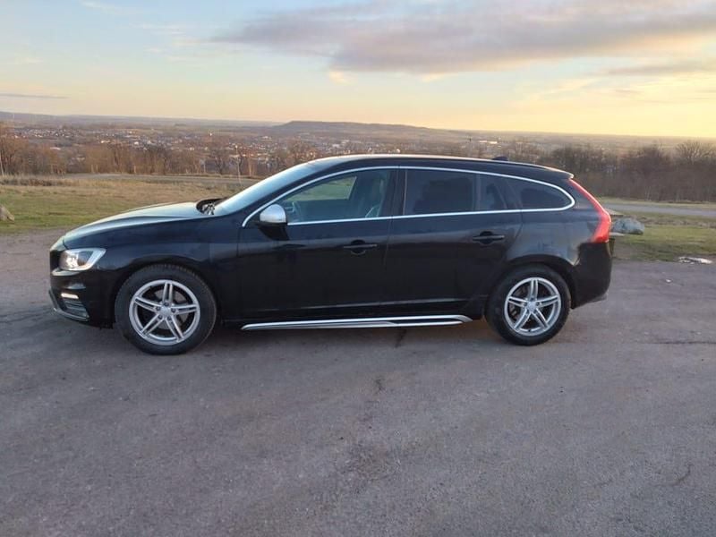 Begagnad 2014 Volvo V60 R-Design Kombi | 120 000 kr (Bra pris) - Bild 1/4