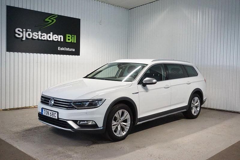 Vit Begagnad 2019 VW Passat Alltrack Executive Kombi | 239 900 kr (Bra pris) - Bild 1/4
