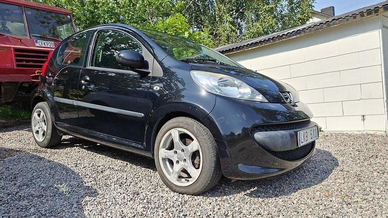 Svart Begagnad 2007 Peugeot 107 Halvkombi | 26 000 kr (Marknadspris) - Bild 1/4