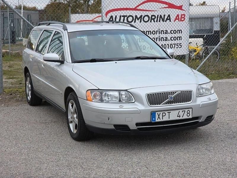 Begagnad Volvo V70 Business Edition 140 HK (102 kW) 2006 Ljusgrå (grå) Kombi