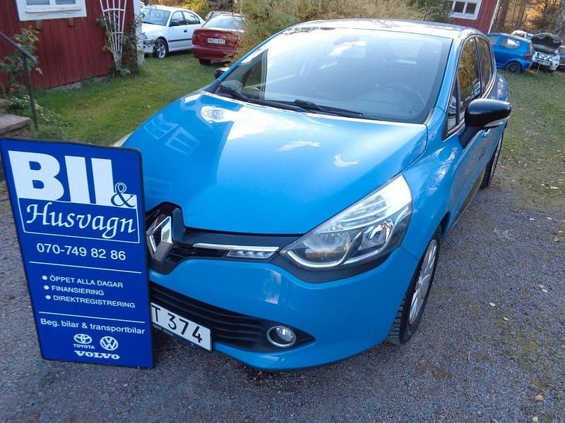 Blå Begagnad 2015 Renault Clio IV Halvkombi | 79 900 kr (Marknadspris) - Bild 1/4