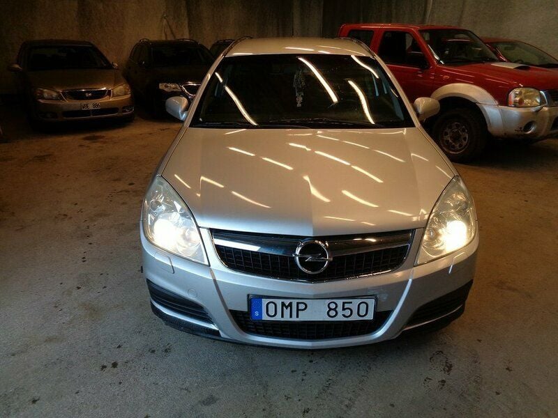 Begagnad Opel Vectra Enjoy 176 HK (129 kW) 2006 Grå Kombi