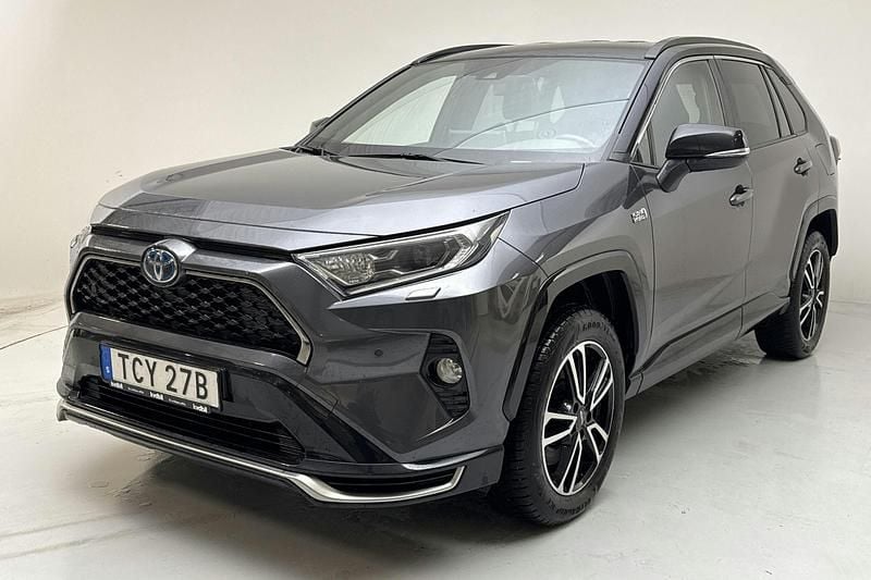 Grå Begagnad 2021 Toyota RAV4 Style | 289 000 kr (Marknadspris) - Bild 1/4