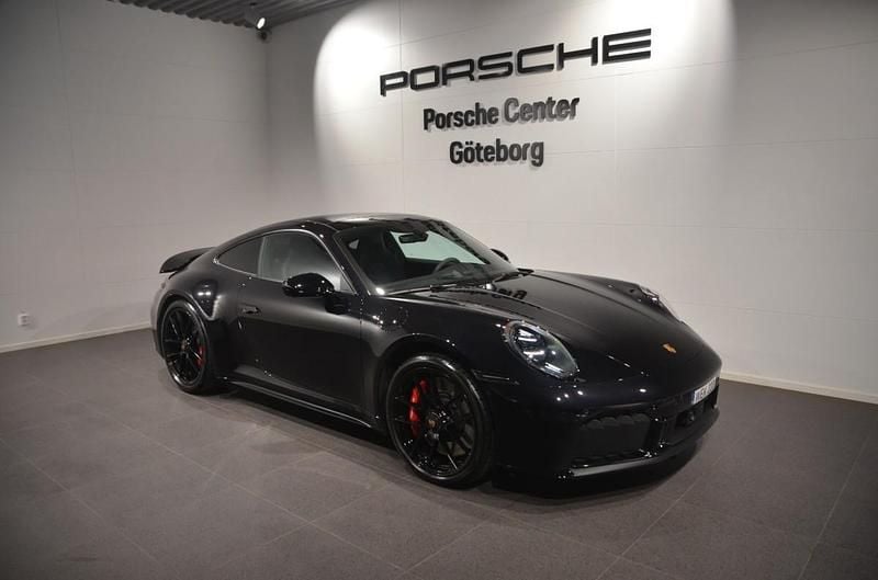 Svart (black) Begagnad 2025 Porsche 911 Carrera GTS Sportkupé | 2 195 000 kr - Bild 1/4